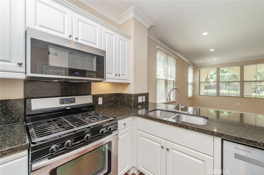 166 Coralwood - Photo 8