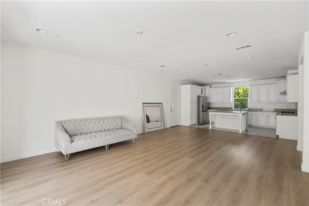 217 Wicker - Photo 8