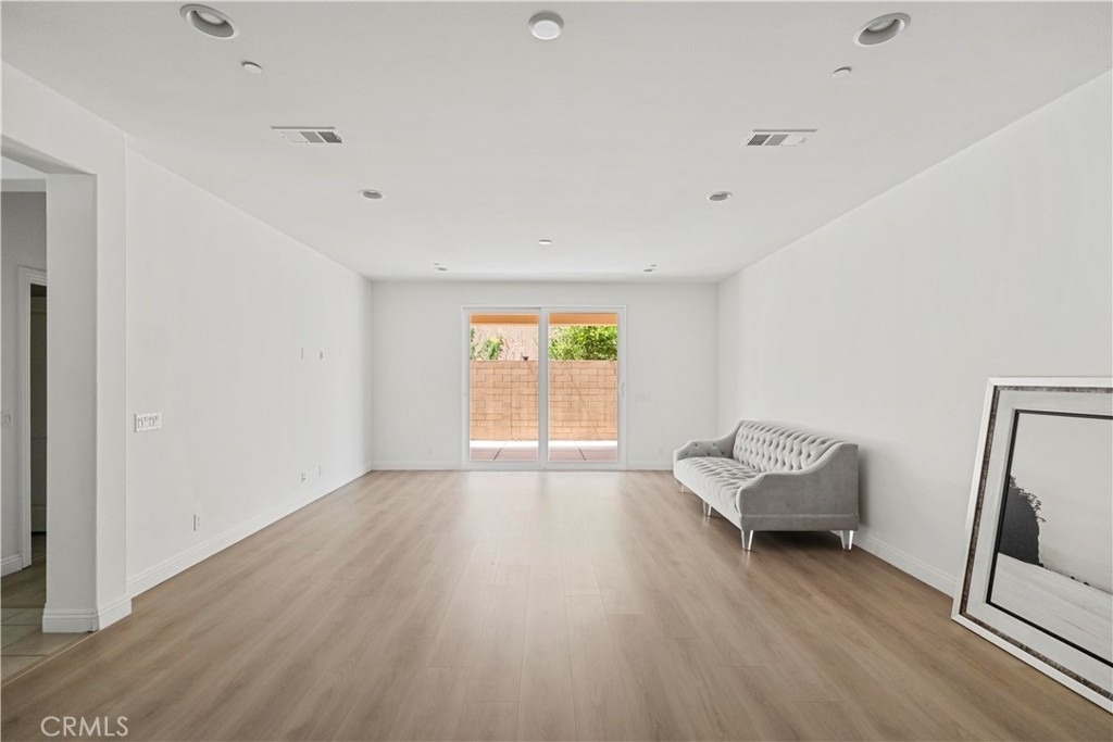 217 Wicker - Photo 12