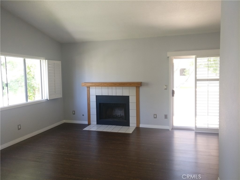 180 Greenmoor - Photo 2
