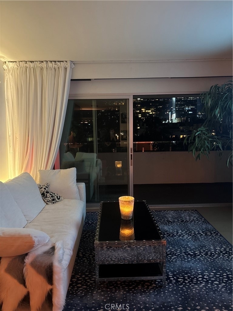 838 N Doheny Drive - Photo 10