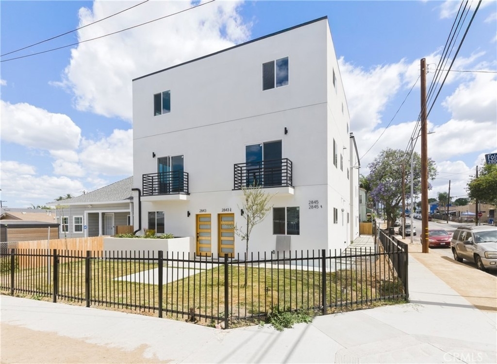 2843 Folsom - Photo 0