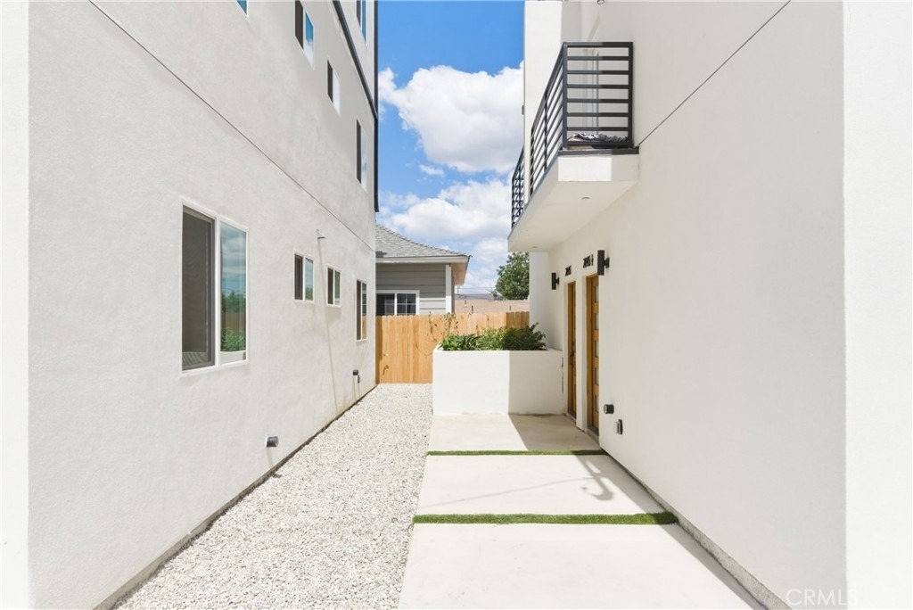 2843 Folsom - Photo 2
