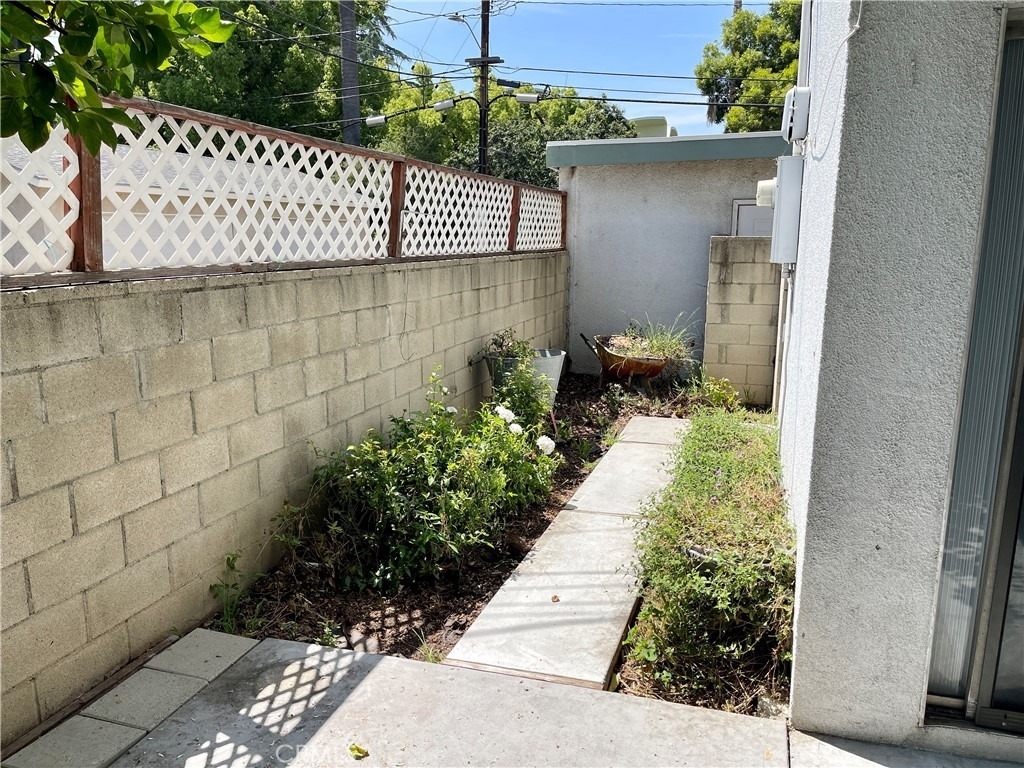 2064 Evergreen Street - Photo 16