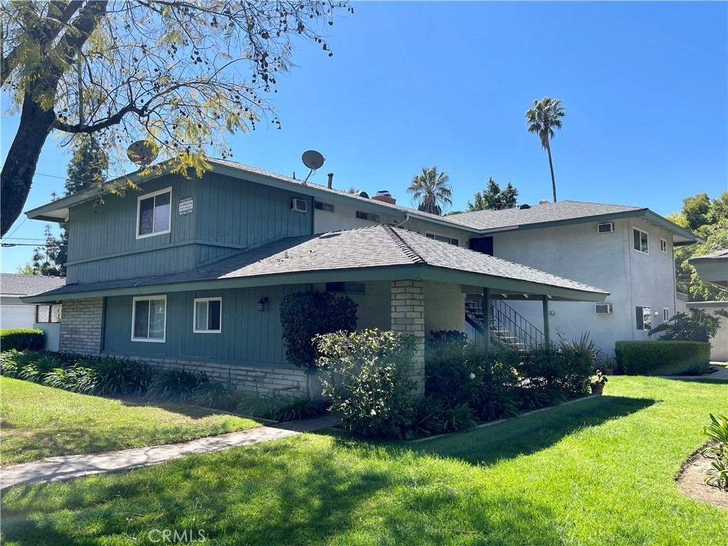 2064 Evergreen Street - Photo 0