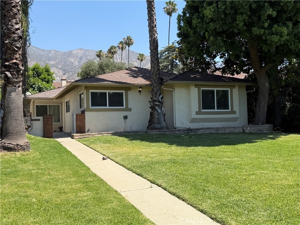 511 Mariposa Avenue - Photo 1