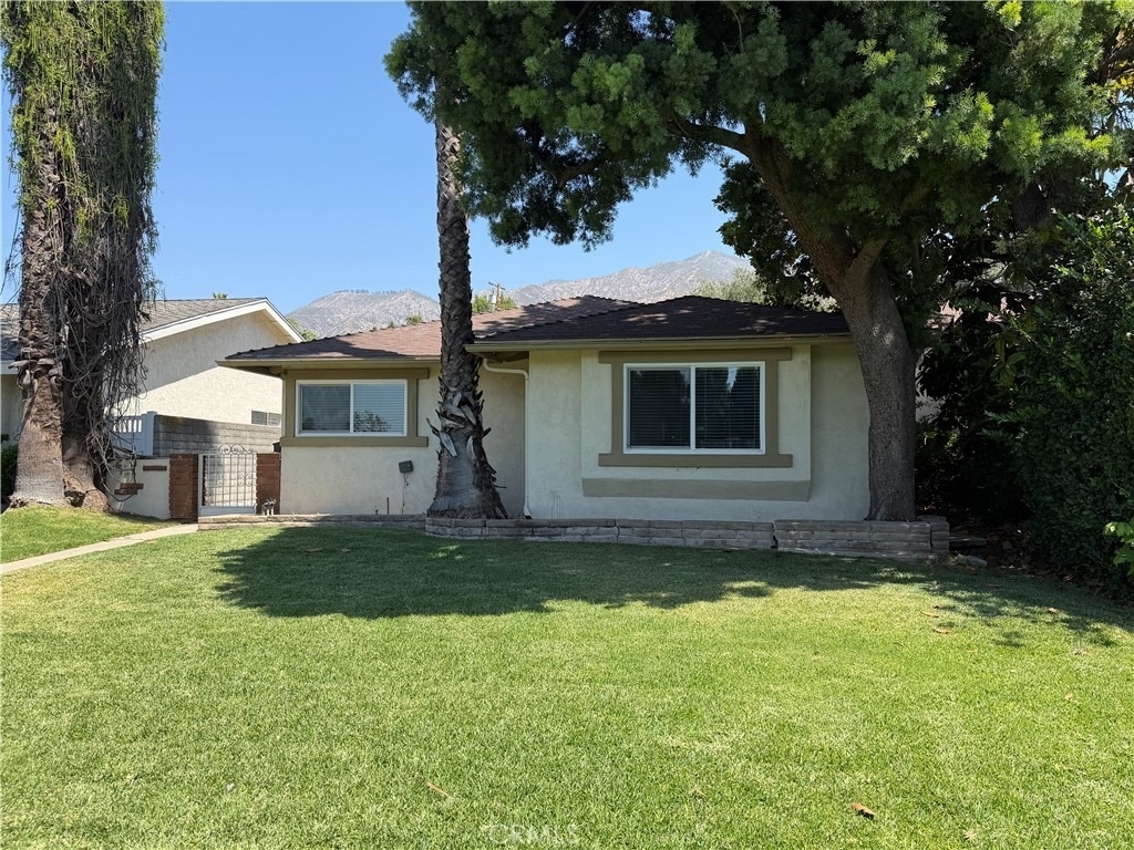511 Mariposa Avenue - Photo 2