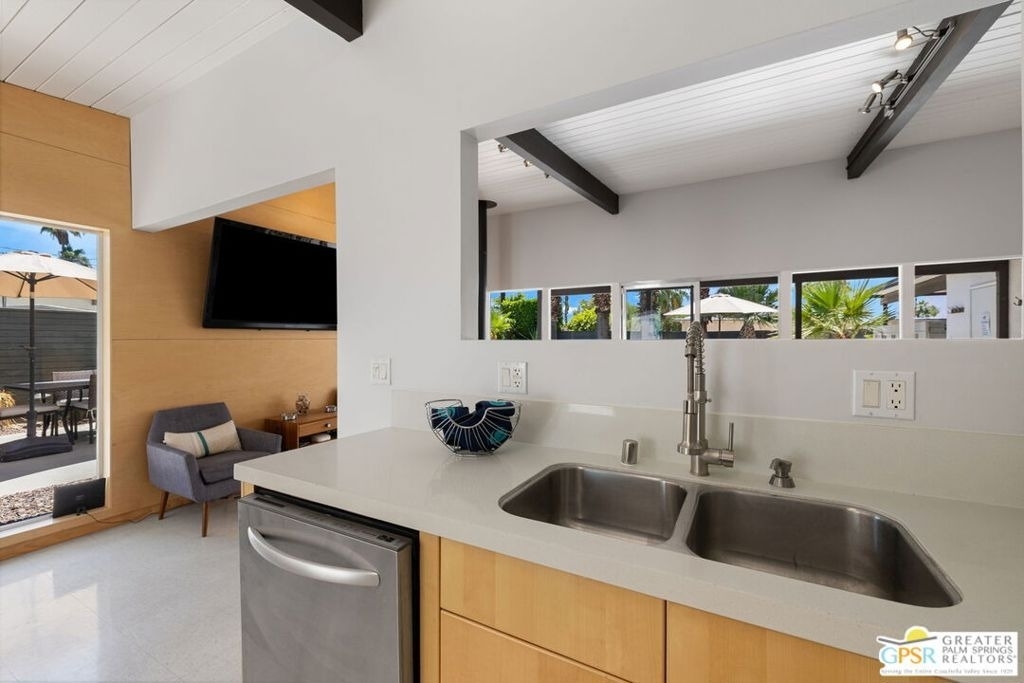 622 N Monterey Road - Photo 27