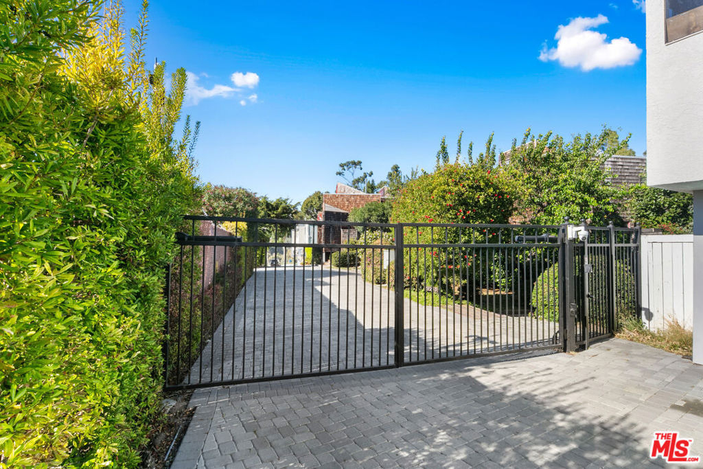 29235 Heathercliff Road - Photo 22