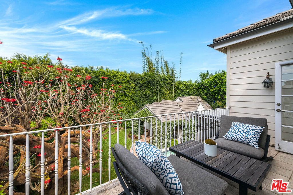 547 Loring Avenue - Photo 16