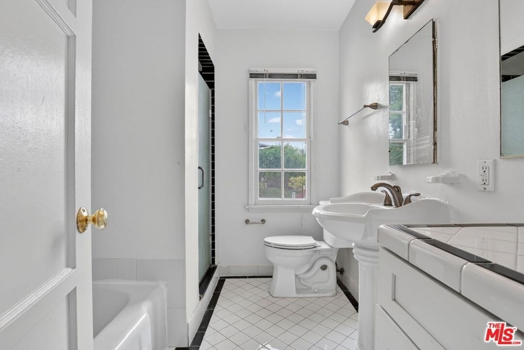 314 N St Andrews Place - Photo 1