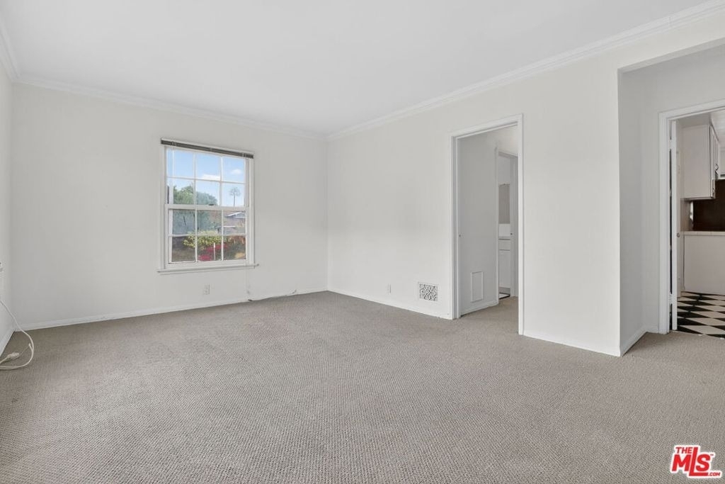 314 N St Andrews Place - Photo 2