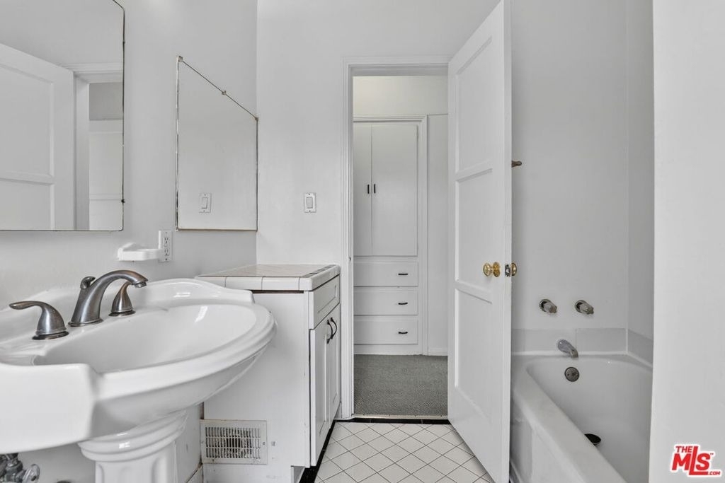 314 N St Andrews Place - Photo 9