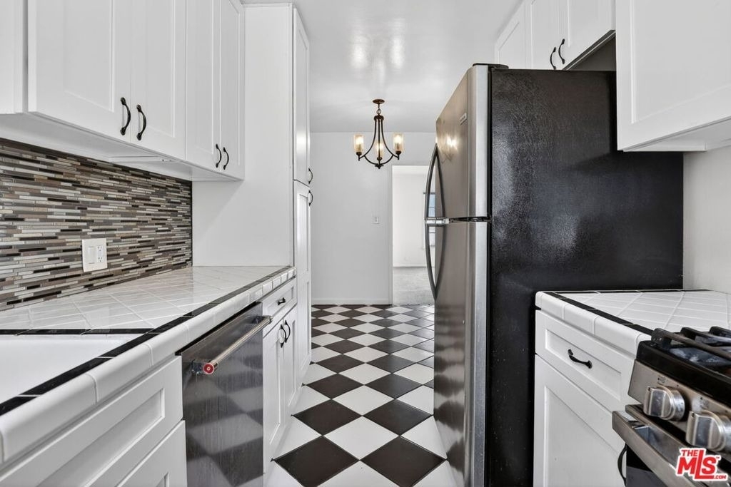 314 N St Andrews Place - Photo 4