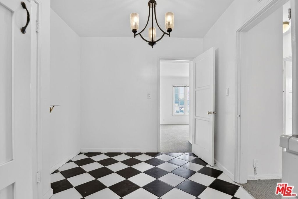 314 N St Andrews Place - Photo 5