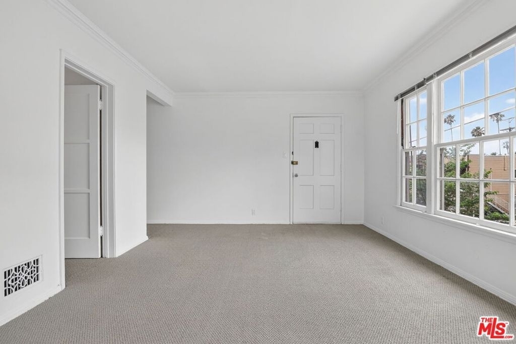 314 N St Andrews Place - Photo 1