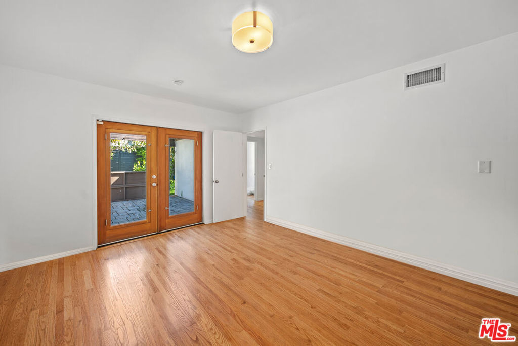 2124 Hillsboro Avenue - Photo 11