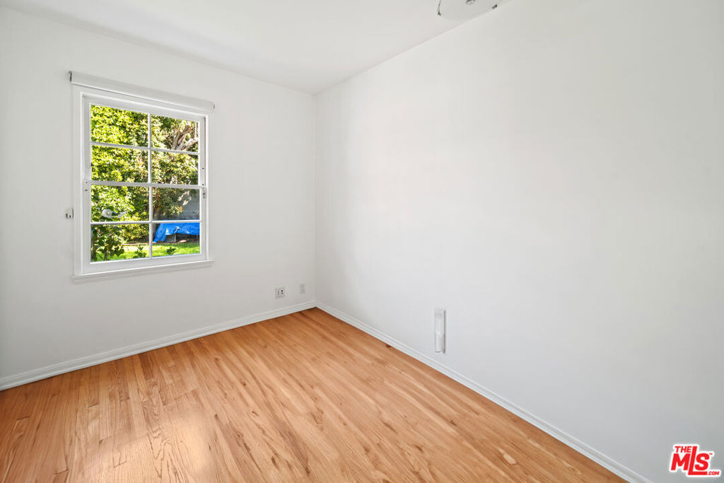 2124 Hillsboro Avenue - Photo 18