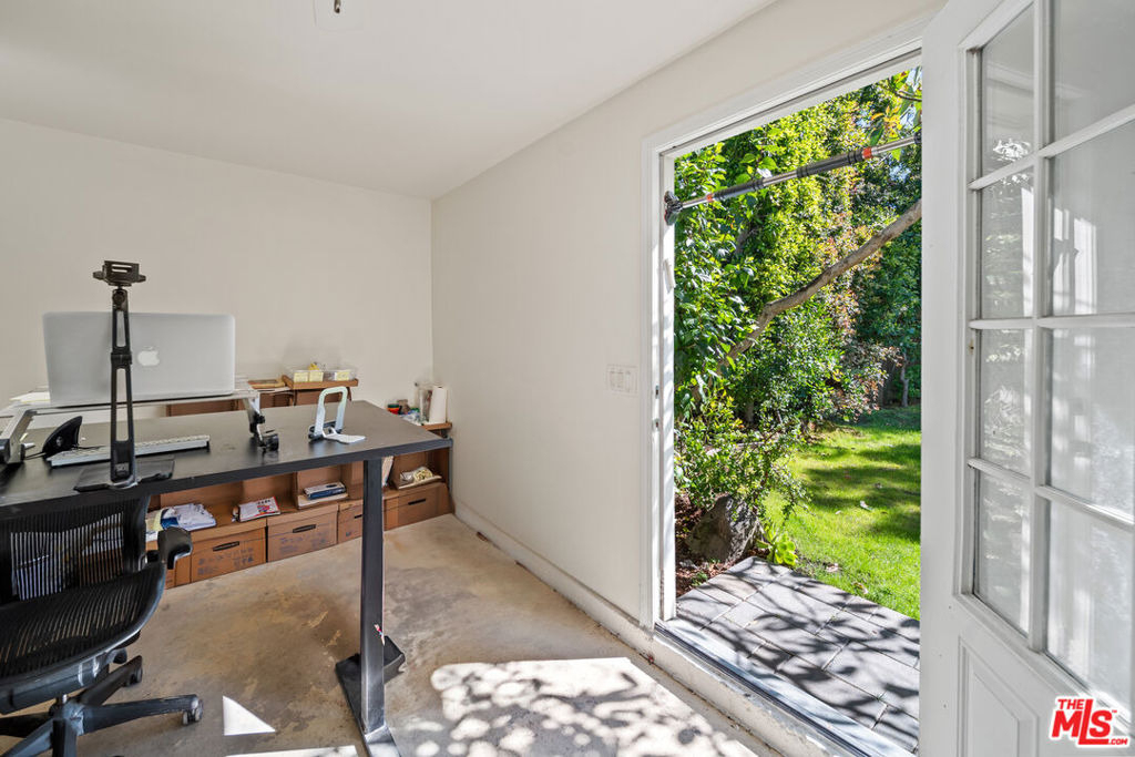 2124 Hillsboro Avenue - Photo 24