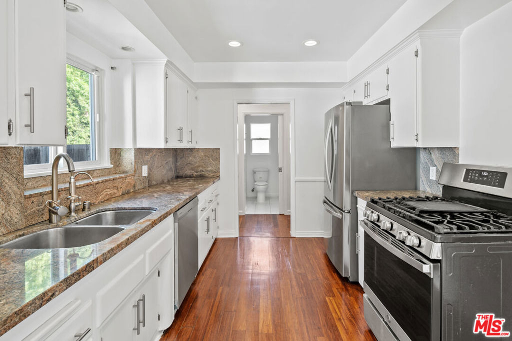 2124 Hillsboro Avenue - Photo 7