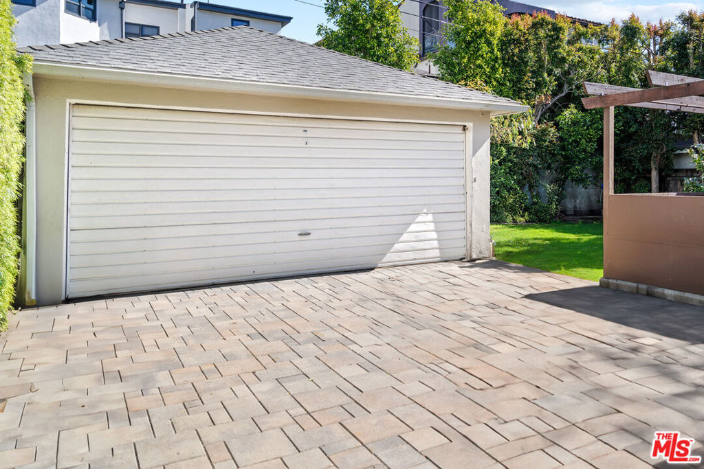 2124 Hillsboro Avenue - Photo 21