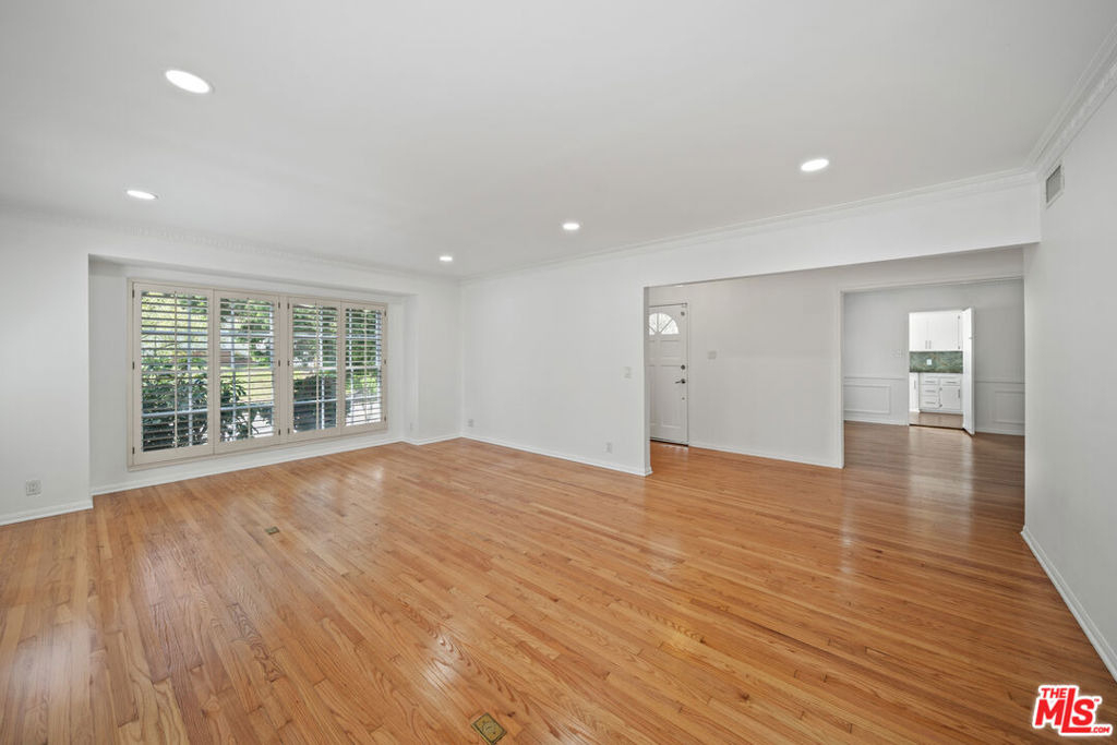 2124 Hillsboro Avenue - Photo 2