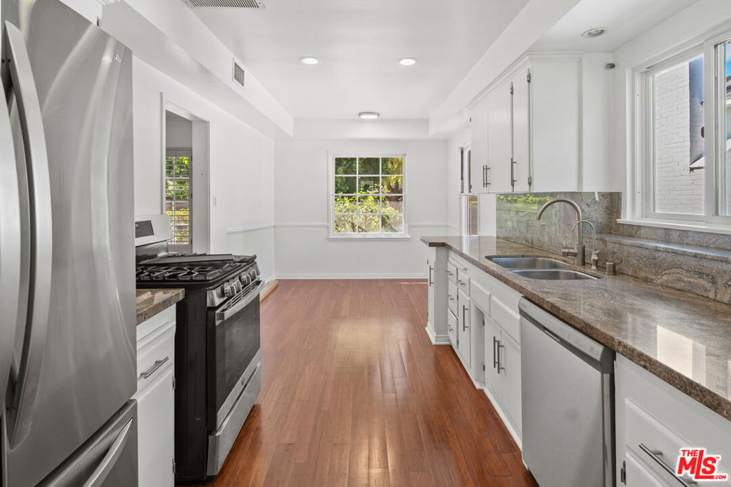 2124 Hillsboro Avenue - Photo 8