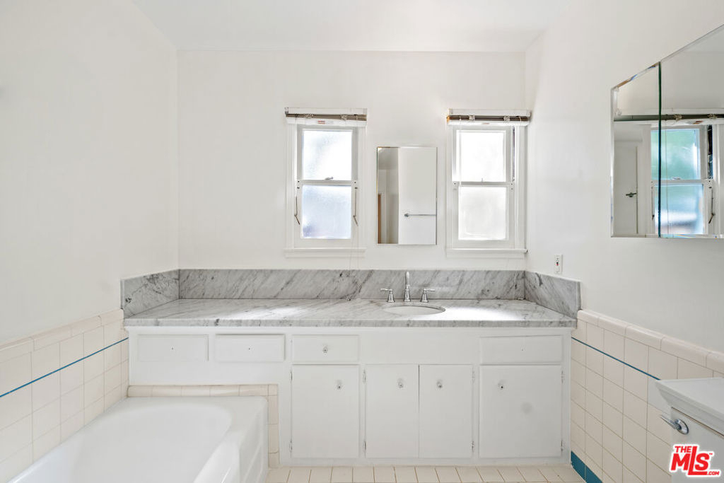 2124 Hillsboro Avenue - Photo 15