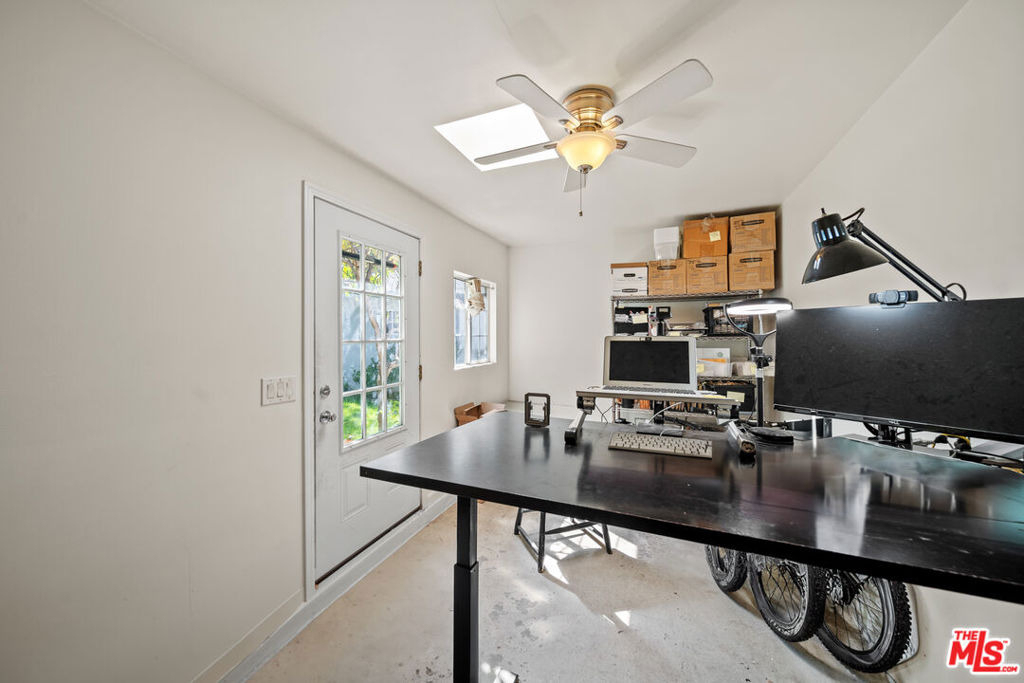 2124 Hillsboro Avenue - Photo 23