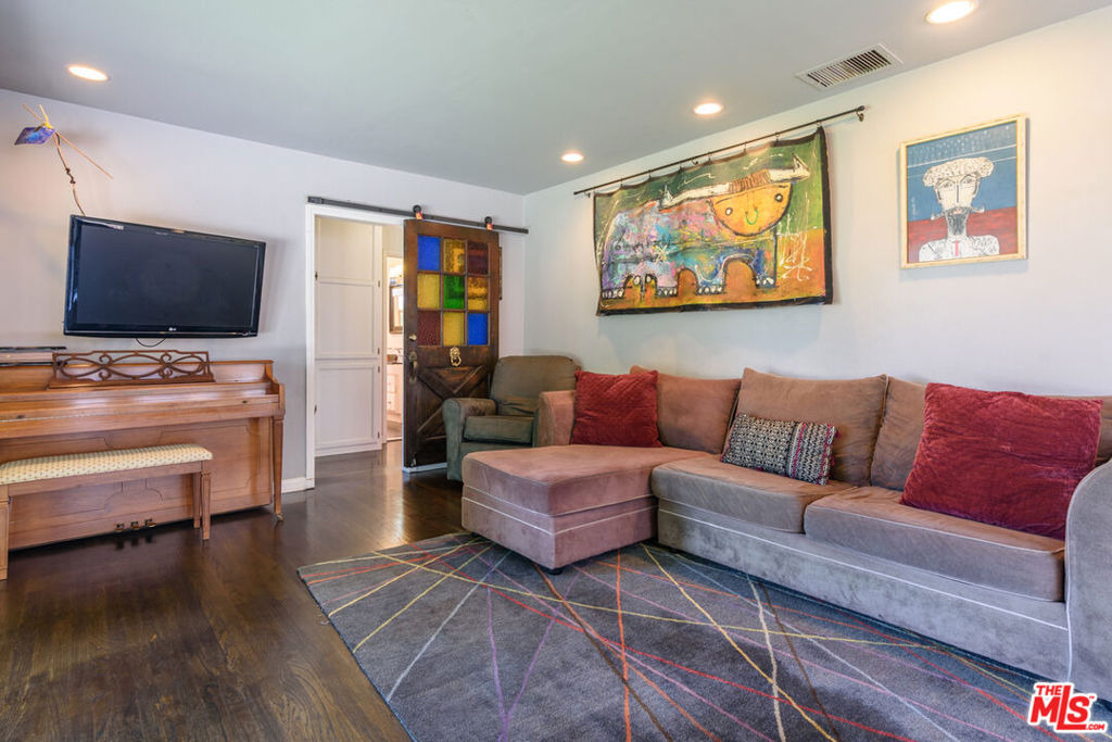 6601 Rubio Avenue - Photo 2