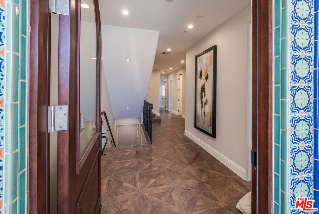812 S Catalina Avenue - Photo 2