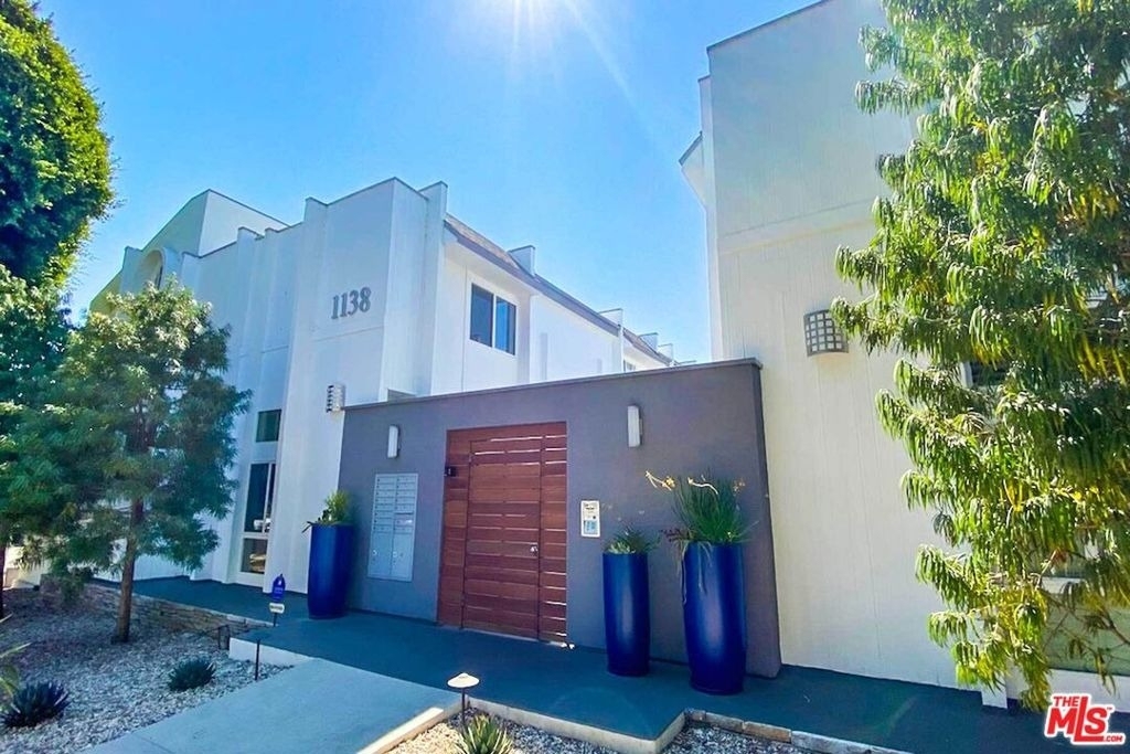 1138 20th Street - Photo 0