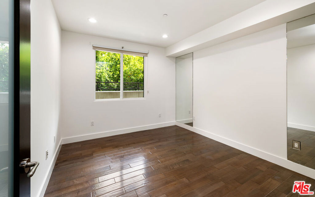 1304 Roxbury Drive - Photo 12