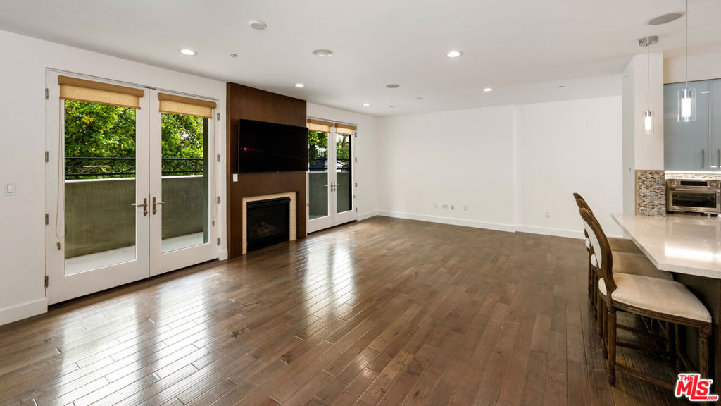 1304 Roxbury Drive - Photo 6