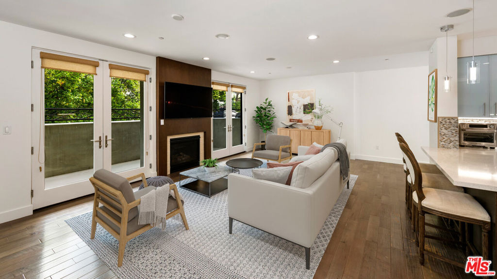 1304 Roxbury Drive - Photo 2