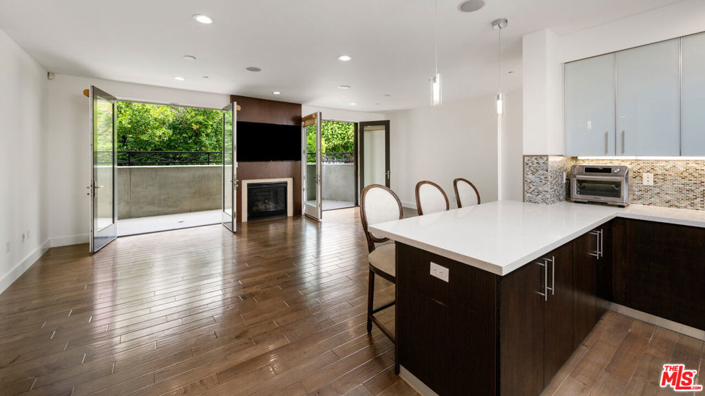1304 Roxbury Drive - Photo 11
