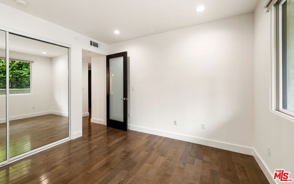 1304 Roxbury Drive - Photo 13