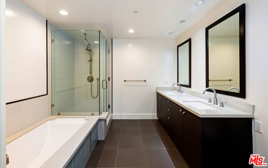 1304 Roxbury Drive - Photo 20