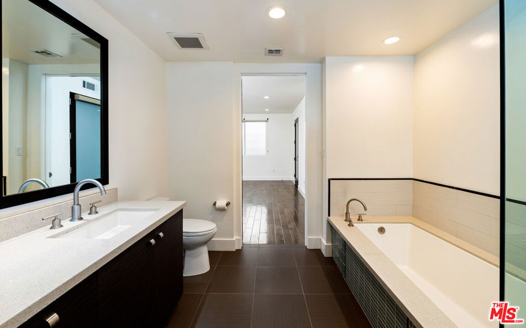 1304 Roxbury Drive - Photo 21