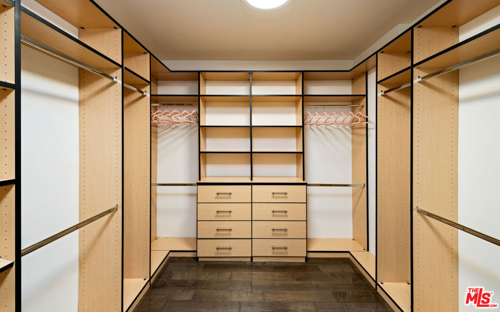 1304 Roxbury Drive - Photo 22
