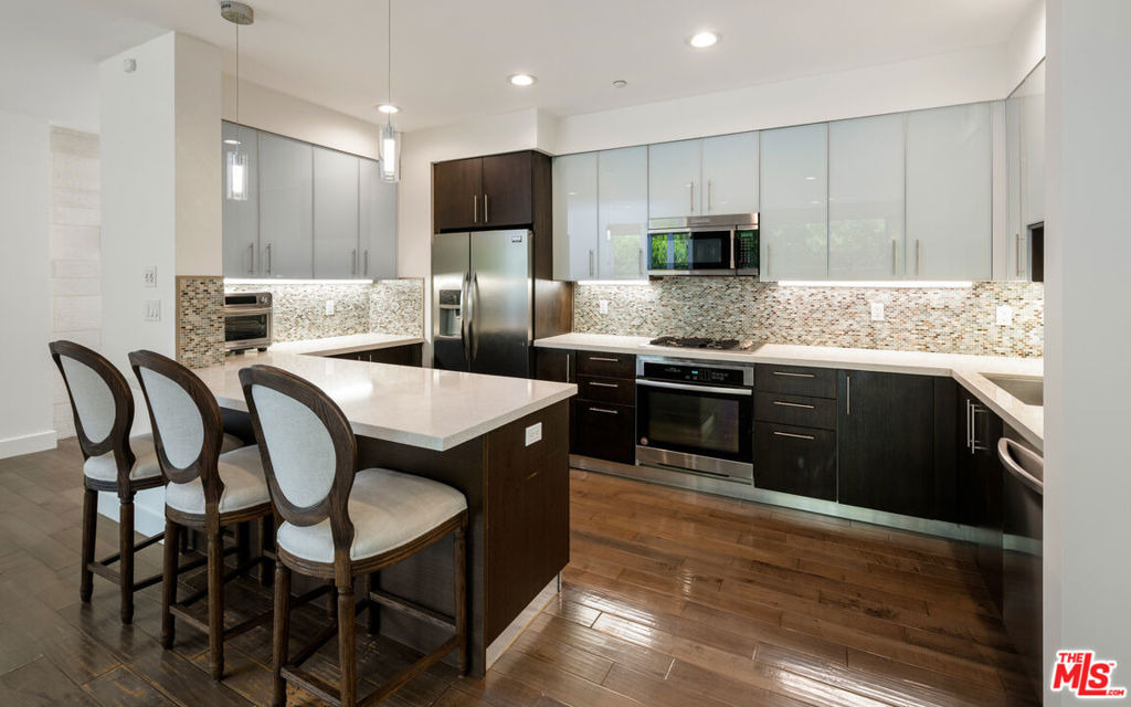 1304 Roxbury Drive - Photo 8