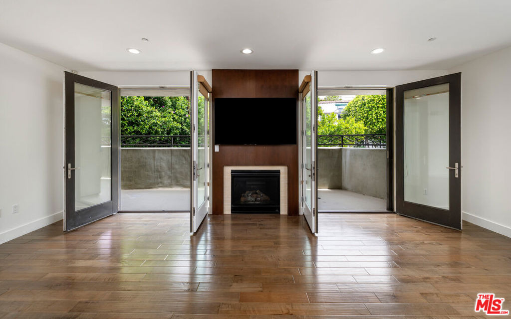 1304 Roxbury Drive - Photo 7