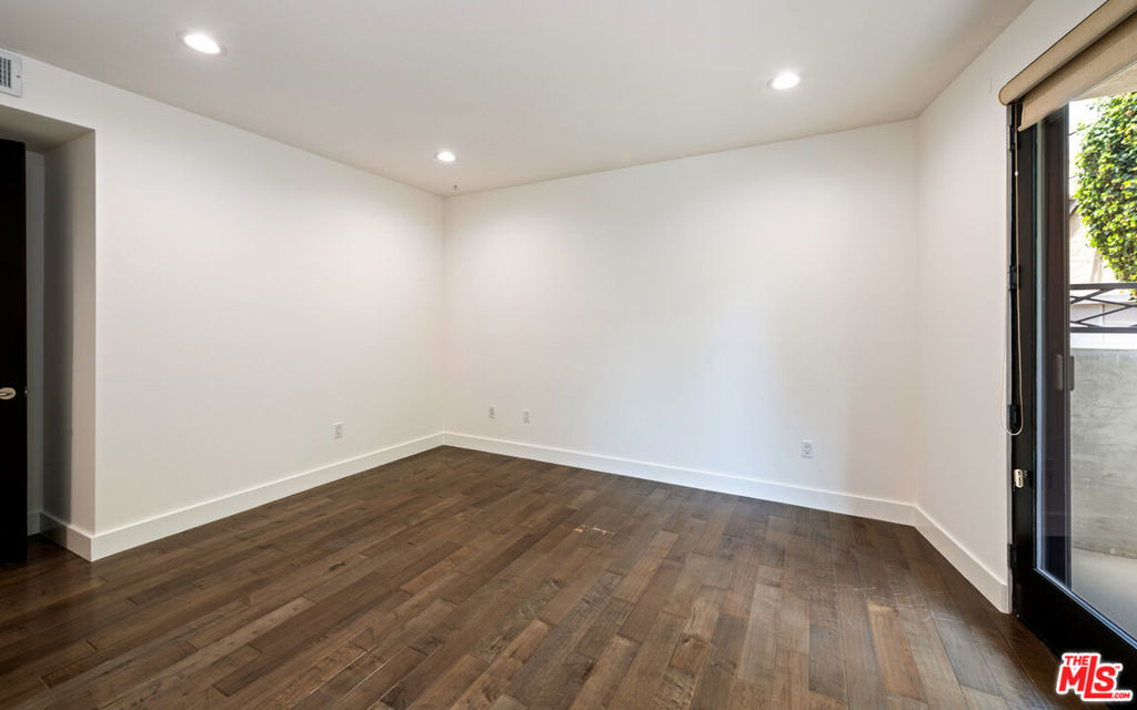 1304 Roxbury Drive - Photo 16