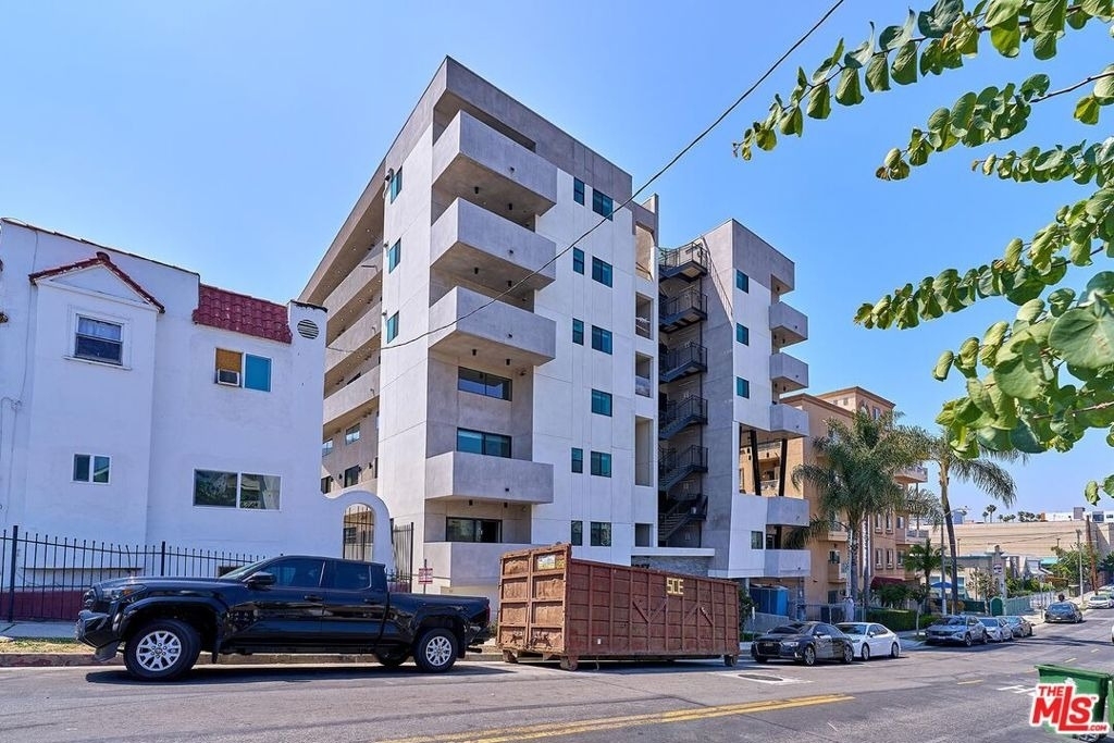 1047 Fedora Street - Photo 10