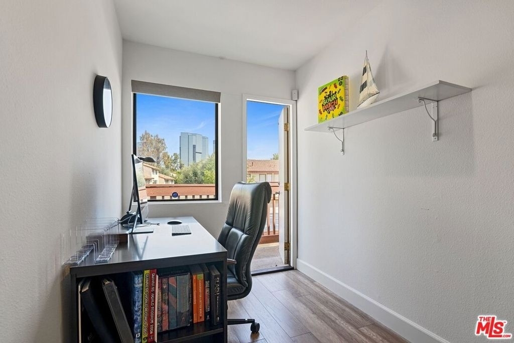 5720 Owensmouth Avenue - Photo 8