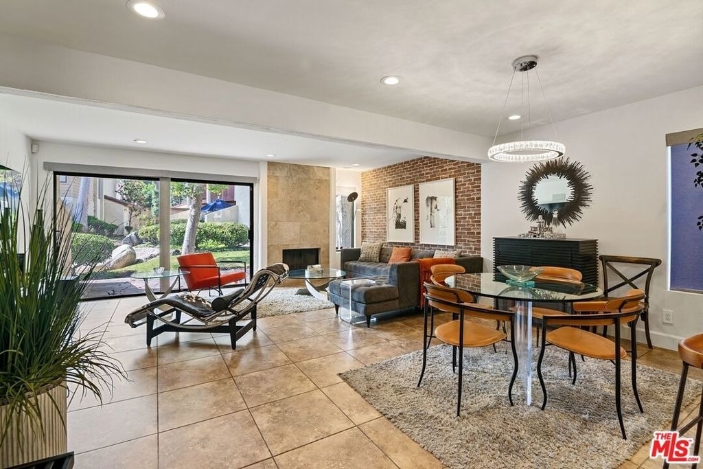 5720 Owensmouth Avenue - Photo 0