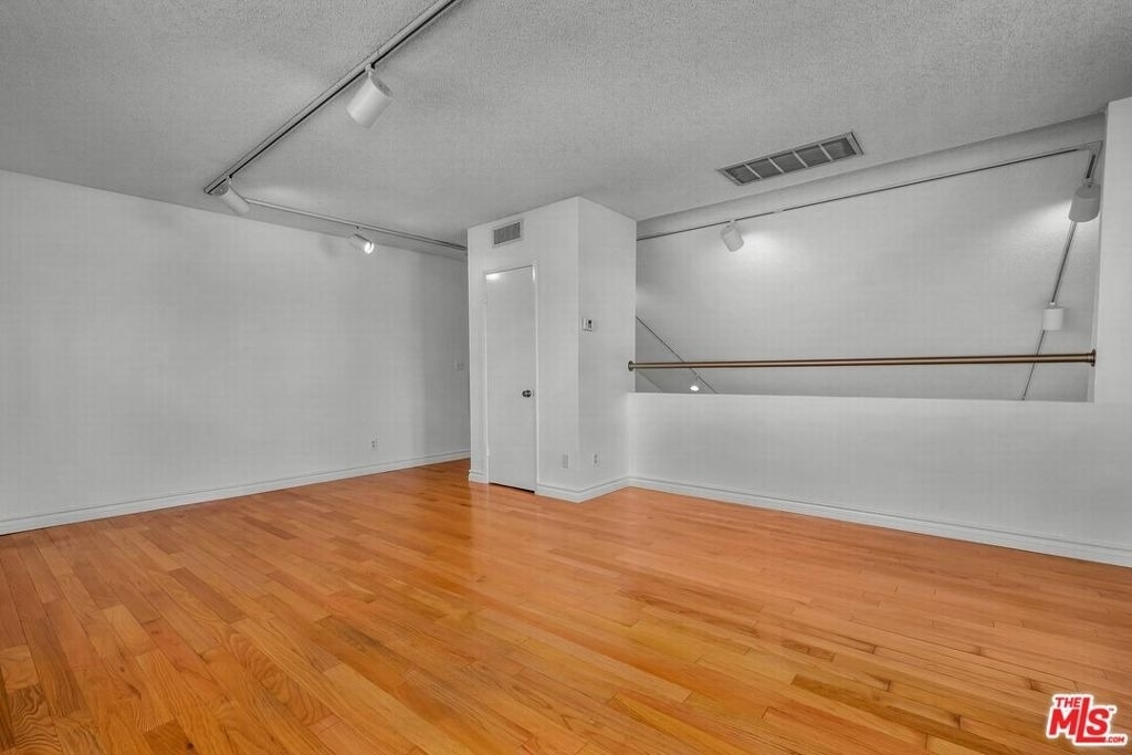 938 5th Street - Photo 16