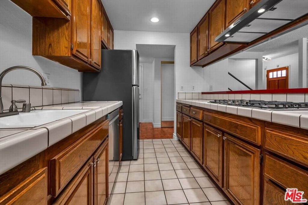 938 5th Street - Photo 4