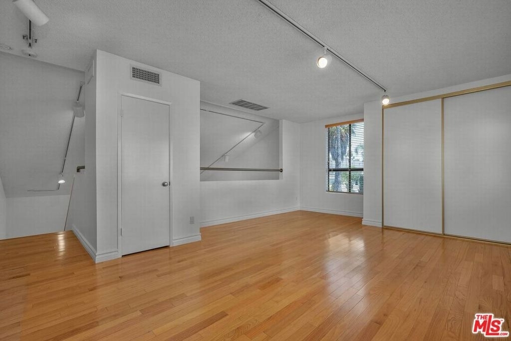 938 5th Street - Photo 17