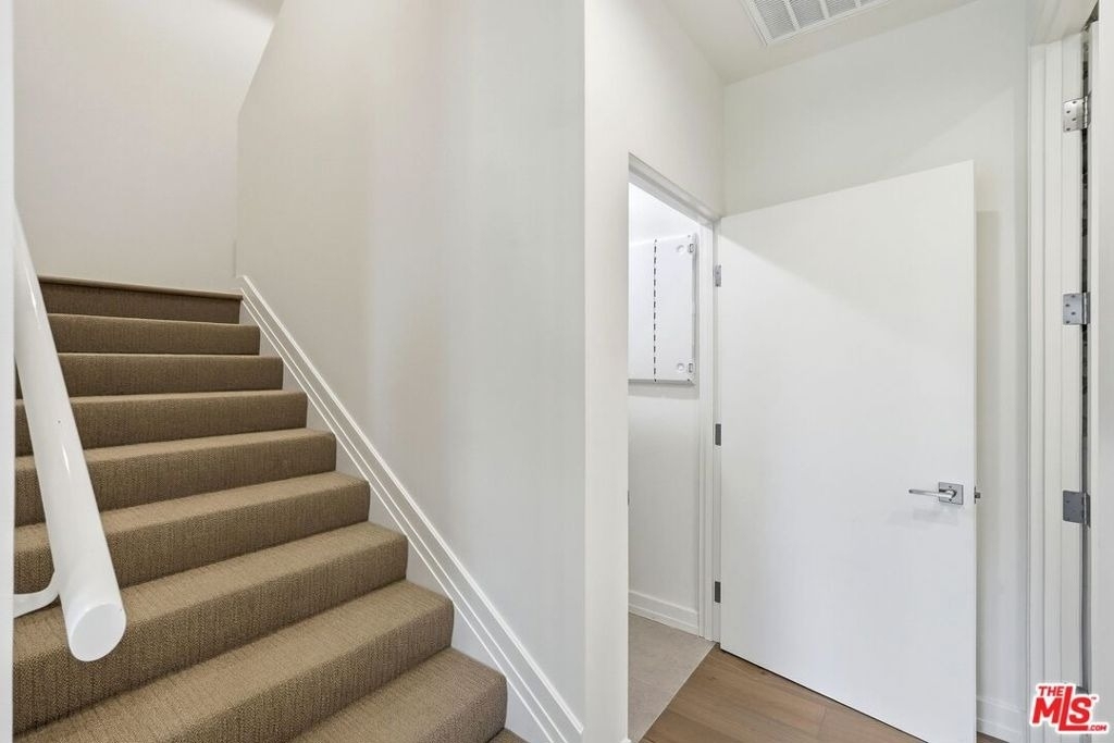 1041 N Spaulding Avenue - Photo 19